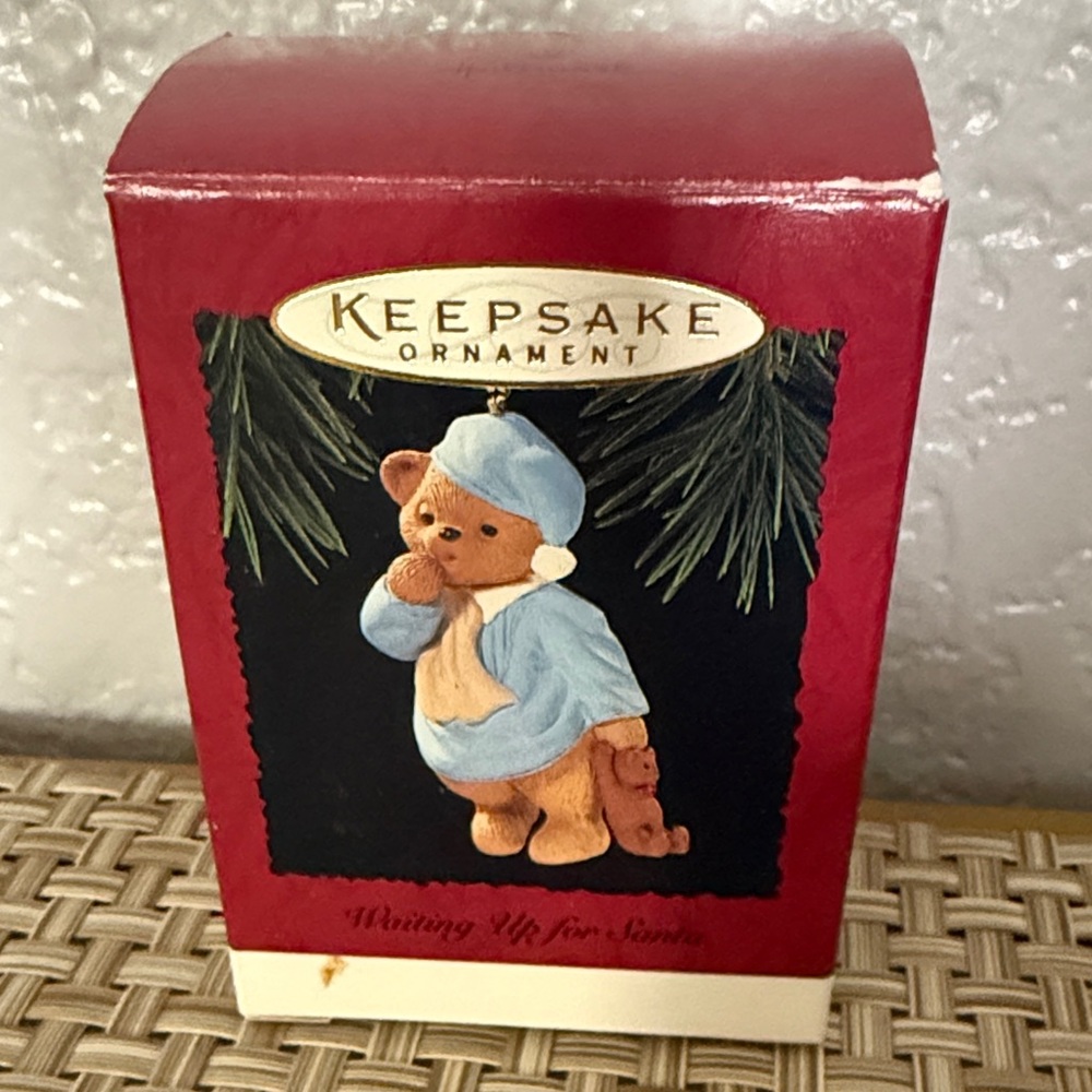 Hallmark Ornament, Waiting Up for Santa, 1995, Sleepy Bear, Nightshirt